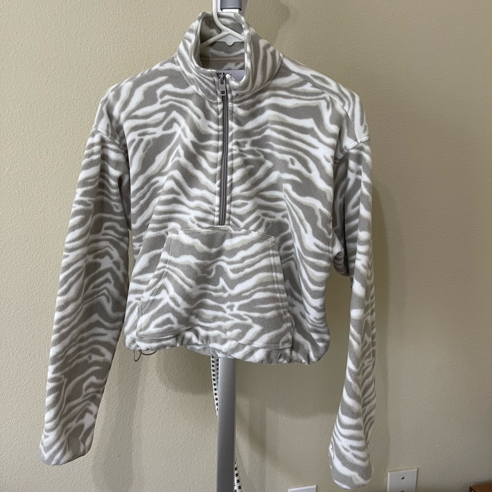 Aritzia TNA sweater